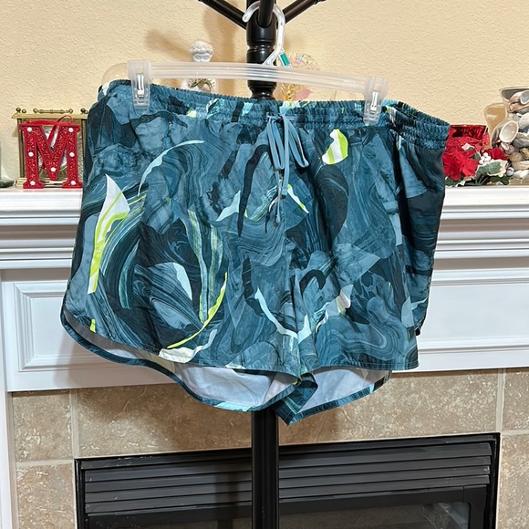 Old Navy Pants - 🎉HP🎊Old Navy Athletic Shorts